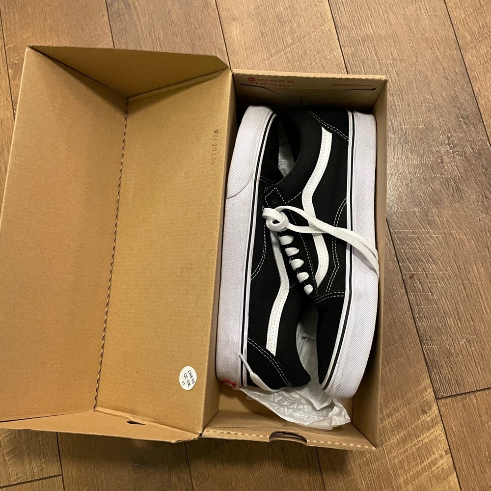 Authentic Old Skool Vans Men’s size 10